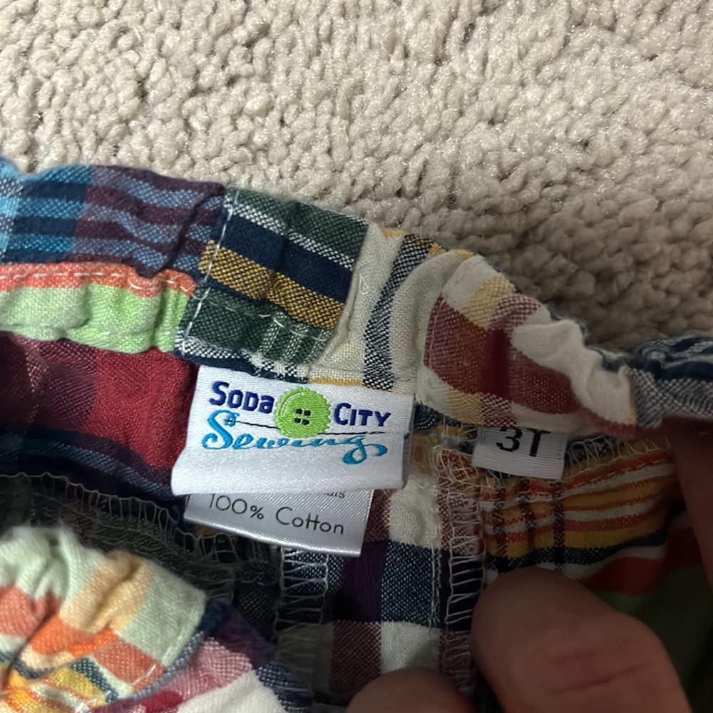 Cute pattern pants. - Picture 2 of 4